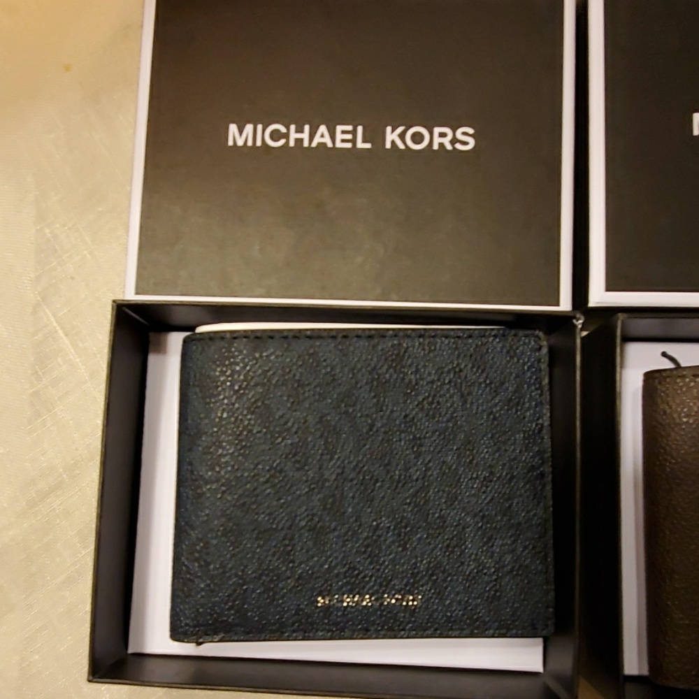 Michael Kors Men's Wallets - Picture 7 of 8